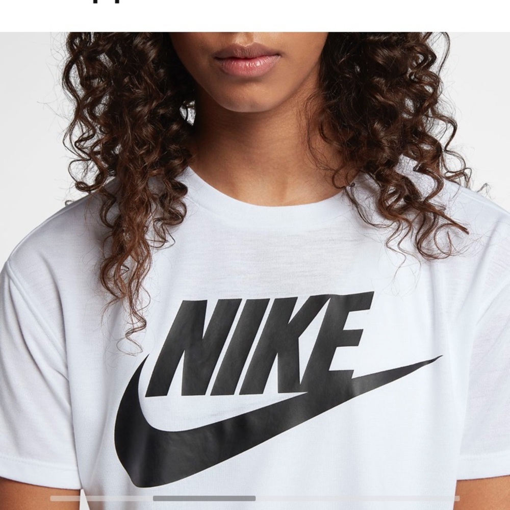 NWT NIKE CROP TOP